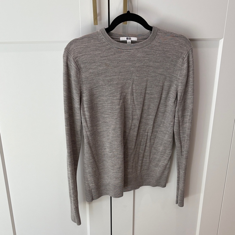 Uniqlo Women’s Light Gray Washable Wool Crewneck Sweater